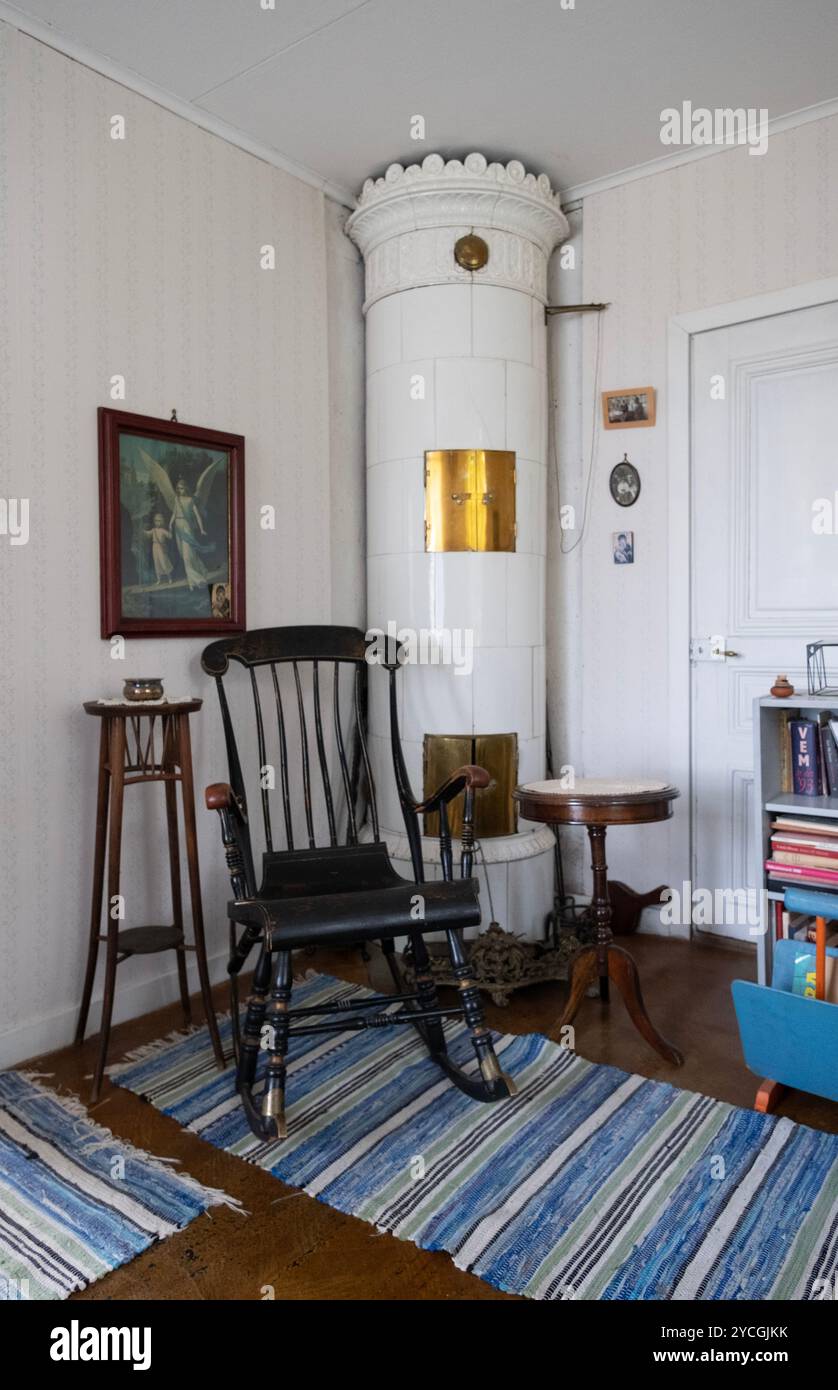 Traditional rocking chair hi-res stock photography and images - Alamy
