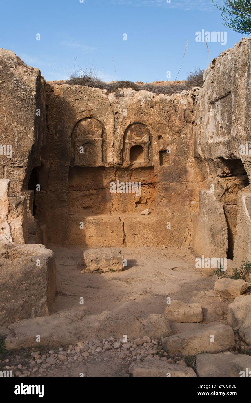 Temple tombs hi-res stock photography and images - Alamy