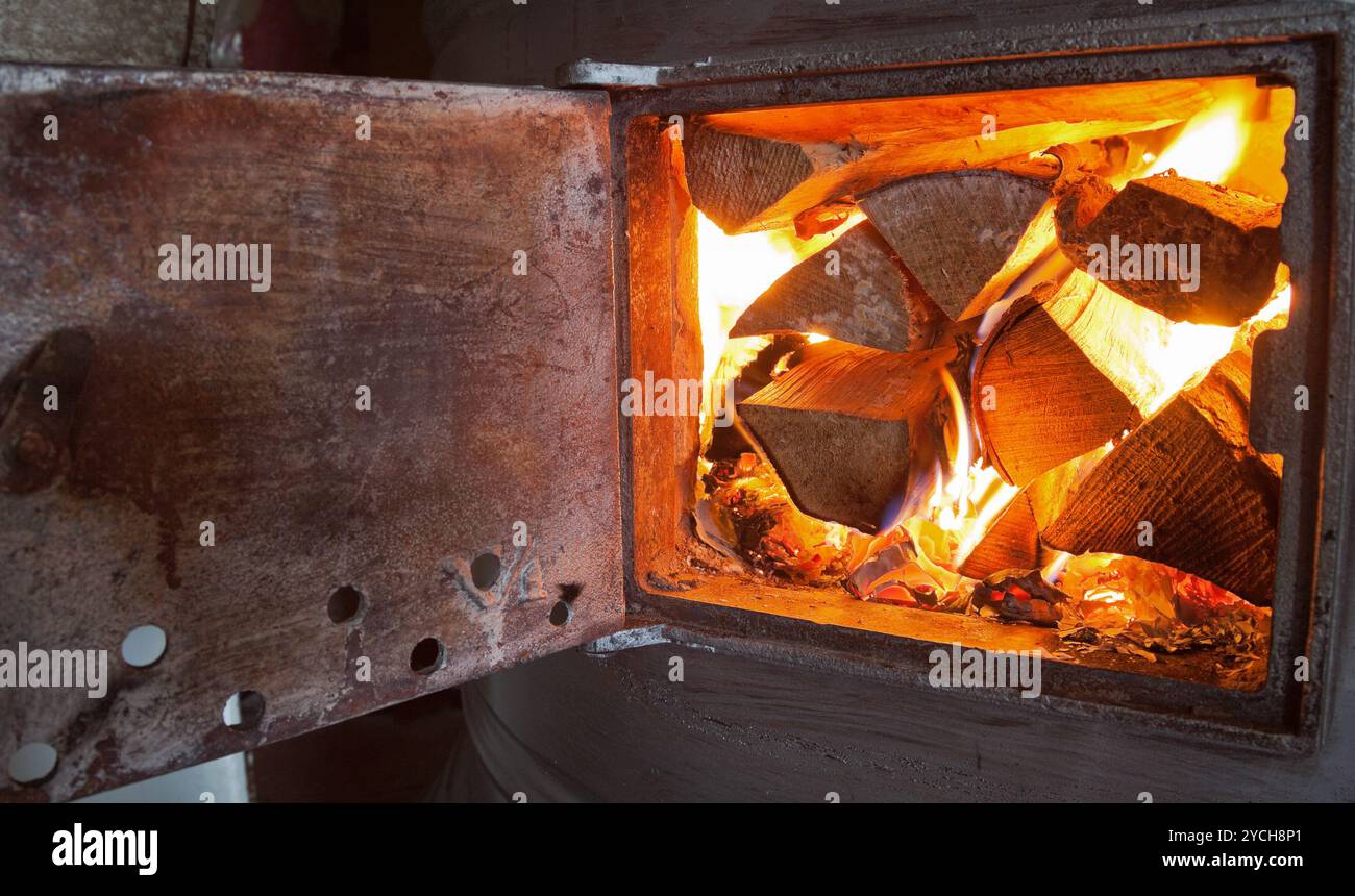 Old fireplace hi-res stock photography and images - Alamy