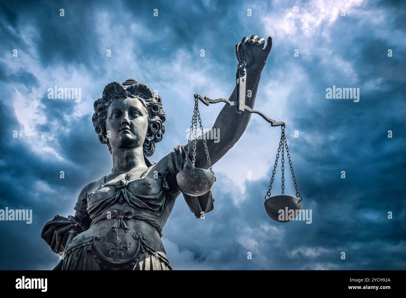 Gerechtigkeitsbrunnen Justizia Waage R merberg Altstadt gerechtigkeitsbrunnen-justizia-waage-r-merberg-altstadt