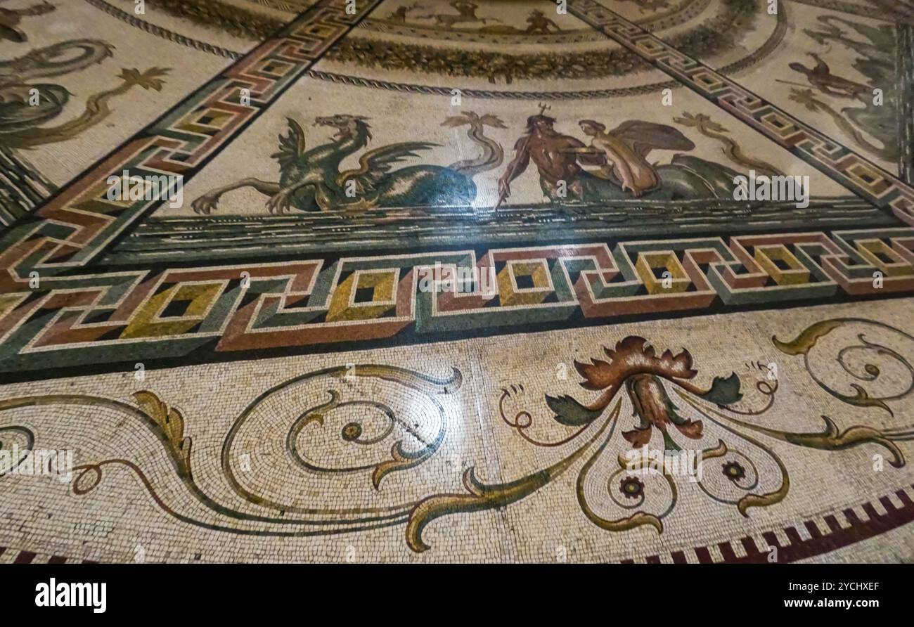 Ancient roman tiles up close hi-res stock photography and images - Alamy