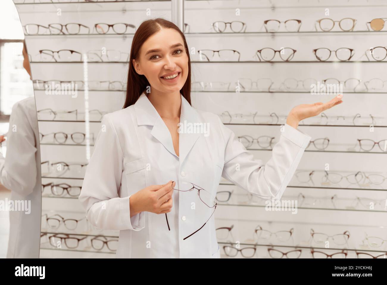 Client service visual hi-res stock photography and images - Alamy