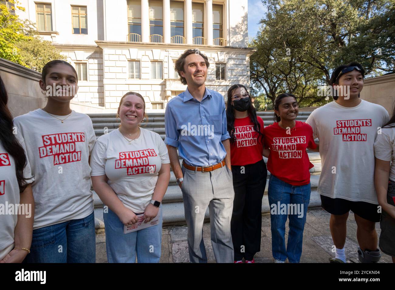 Austin Texas USA, October 22 2024: Gun safety advocate DAVID HOGG (center) poses for photos with college students wearing 'Students Demand Action' shirts at the University of Texas at Austin during a get-out-the-vote event. Hogg, 24, founder of March for Our Lives, was a 17-year-old student at Marjory Stoneman Douglas High School in Parkland, FL when a gunman killed 17 of his classmates on Feb. 14, 2018. ©Bob Daemmrich Stock Photo