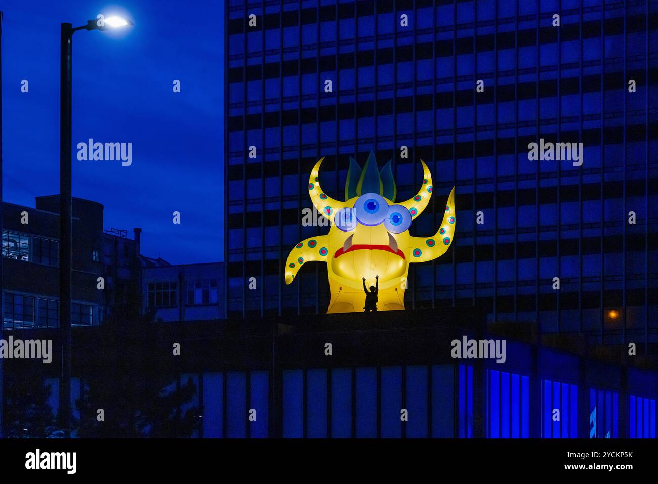 St Rigger Monster EDITORIAL USE ONLY Rigger Ian 'cookie' Brooks installs the Wailor Swift ...