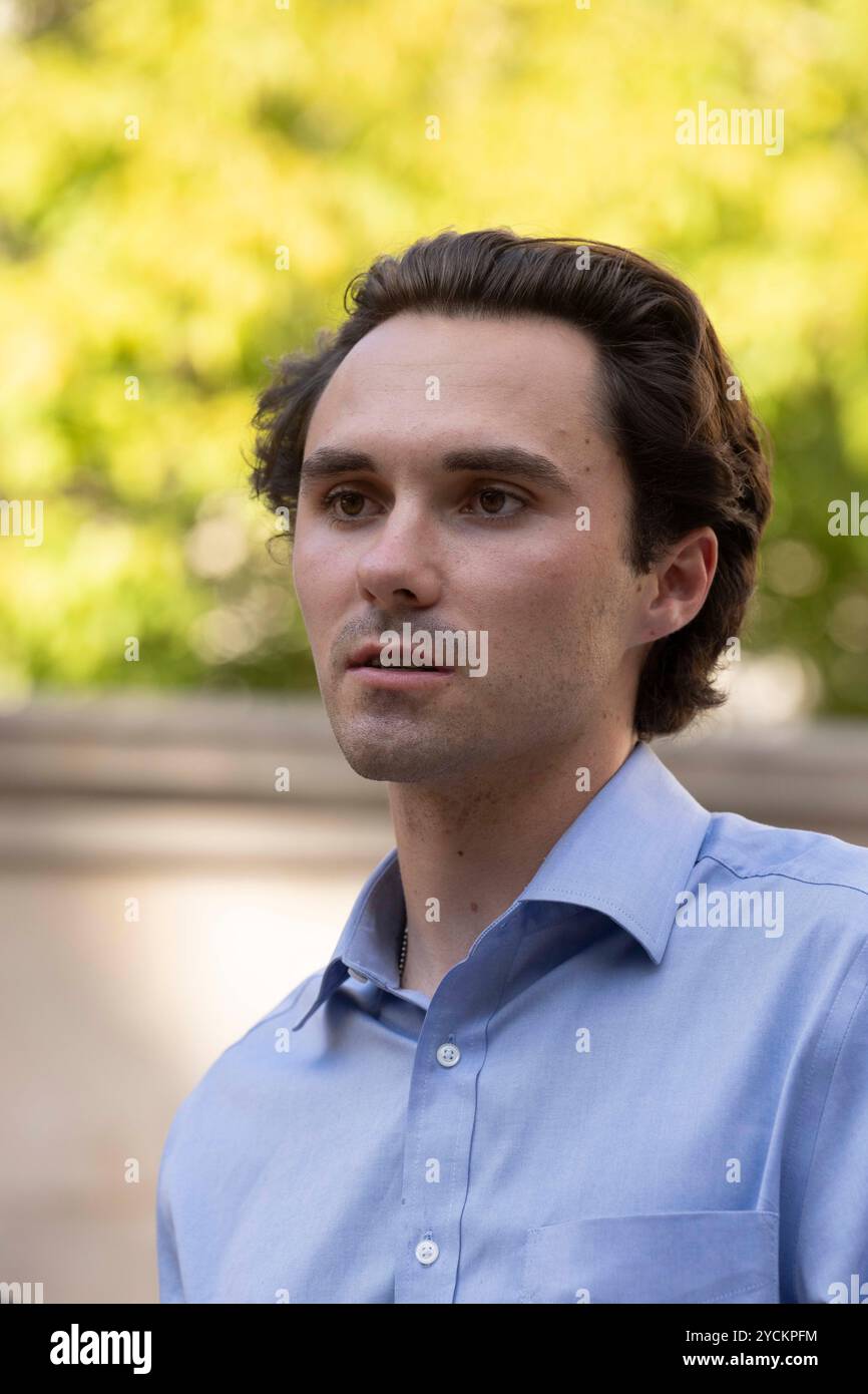 Austin Texas USA, October 22 2024: Gun control advocate DAVID HOGG talks to college students on the West Mall at the University of Texas at Austin during a get-out-the-vote event. Hogg, 24, founder of March for Our Lives, was a 17-year-old student at Marjory Stoneman Douglas High School in Parkland, FL when a gunman killed 17 of his classmates on Feb. 14, 2018. ©Bob Daemmrich Stock Photo