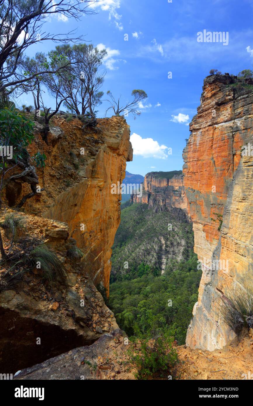Blue mountains nsw hanging rock hi-res stock photography and images - Alamy