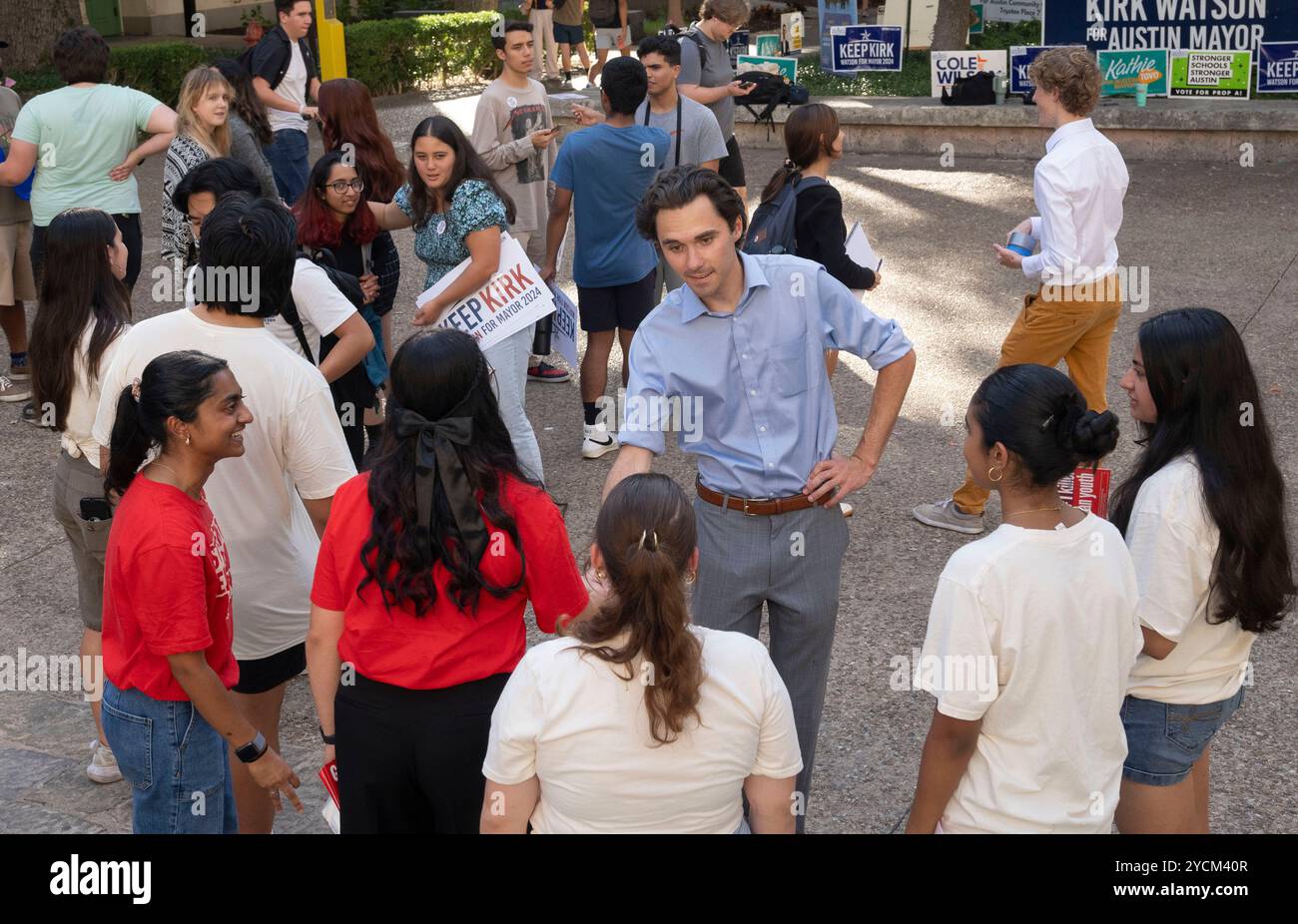 Austin, Tx, USA. 22nd Oct, 2024. Gun safety advocate DAVID HOGG talks to students on the West Mall at the University of Texas at Austin on October 22, 2024 at an appearance with Mayor Kirk Watson. Hogg, 24, founder of March for Our Lives, was a seventeen-year-old student at Marjory Stoneman Douglas High School in Parkland, FL when a gunman killed 17 of his classmates on Feb. 14, 2018. (Credit Image: © Bob Daemmrich/ZUMA Press Wire) EDITORIAL USAGE ONLY! Not for Commercial USAGE! Stock Photo