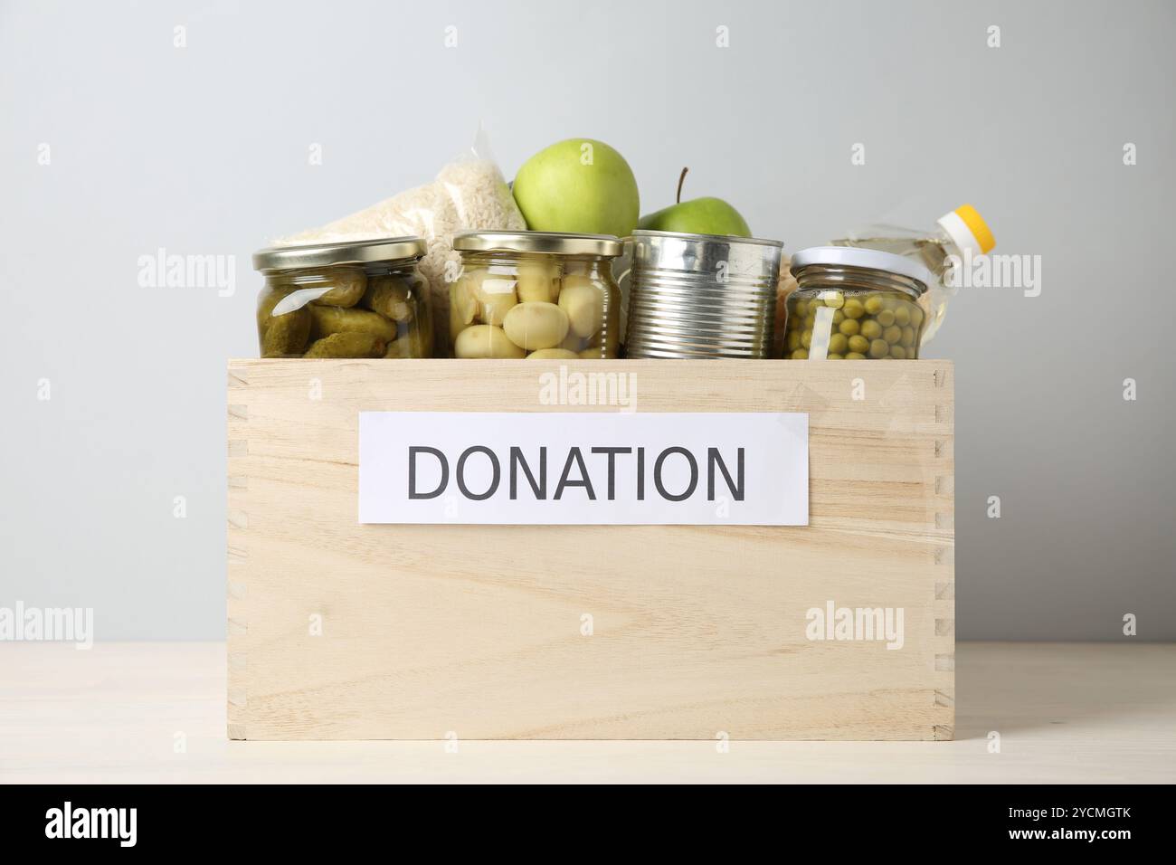 Food crate poverty hi-res stock photography and images - Alamy