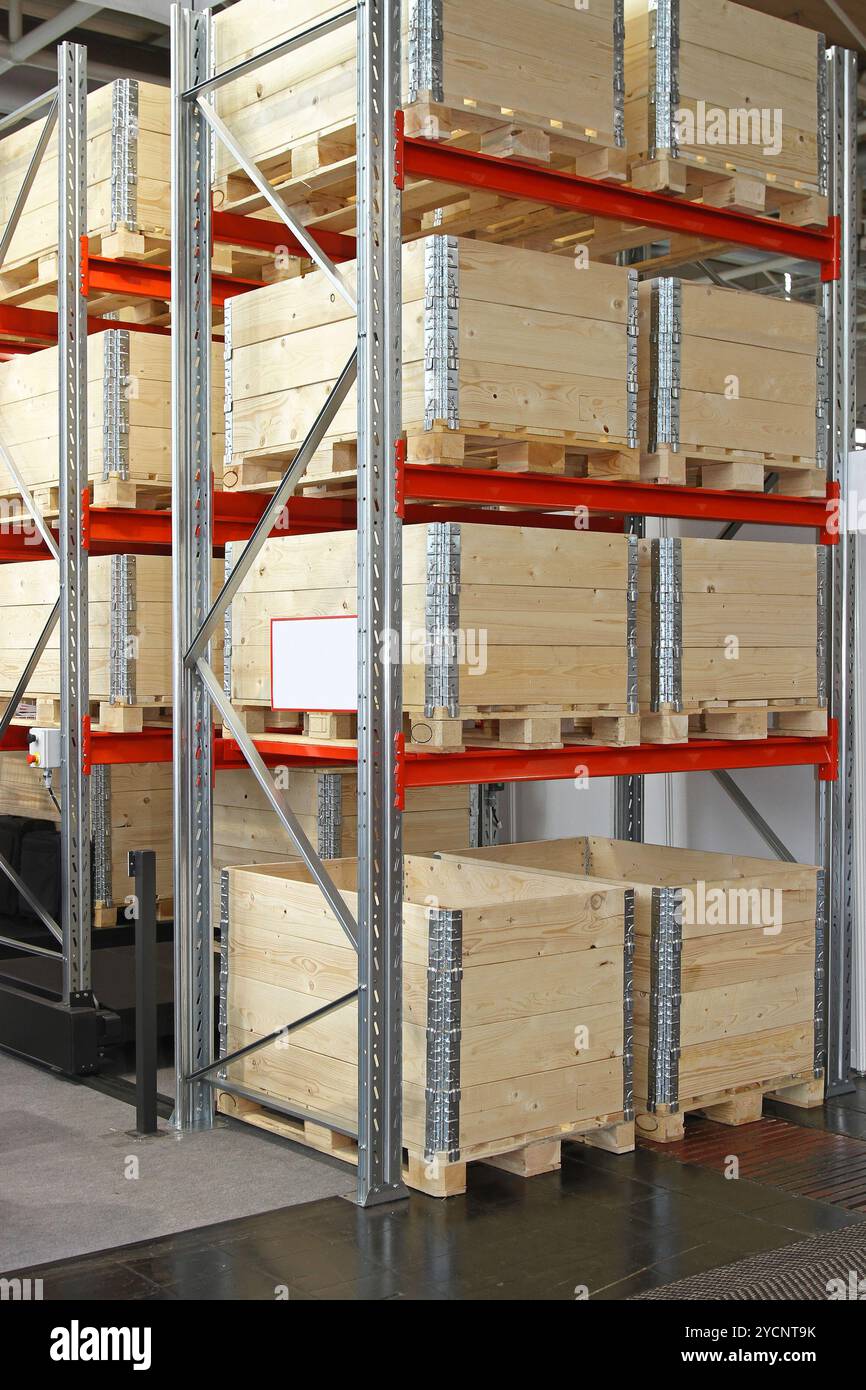Heavy duty boxes hi-res stock photography and images - Alamy