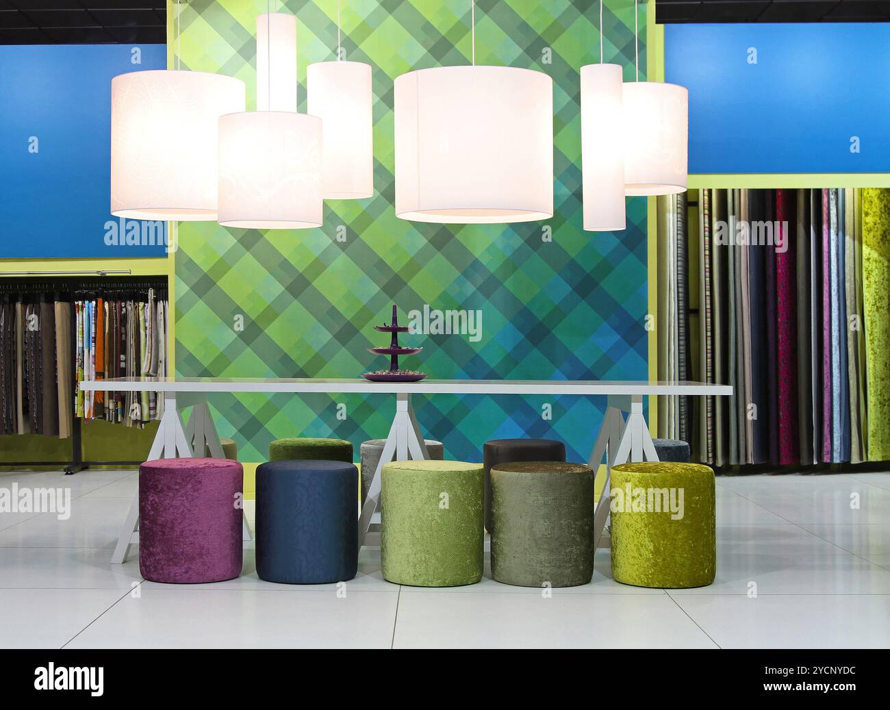 Wallpaper interior hi-res stock photography and images - Alamy