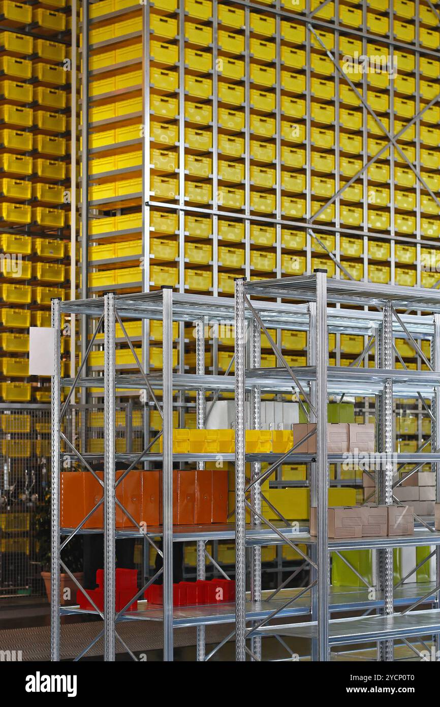 Shelf shelves shelving hi-res stock photography and images - Alamy