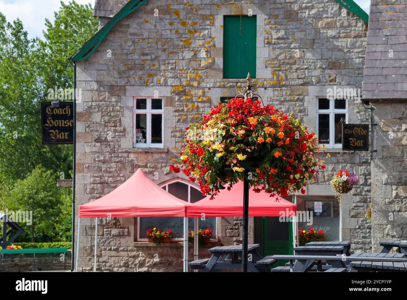 Village pub county monaghan hi-res stock photography and images - Alamy