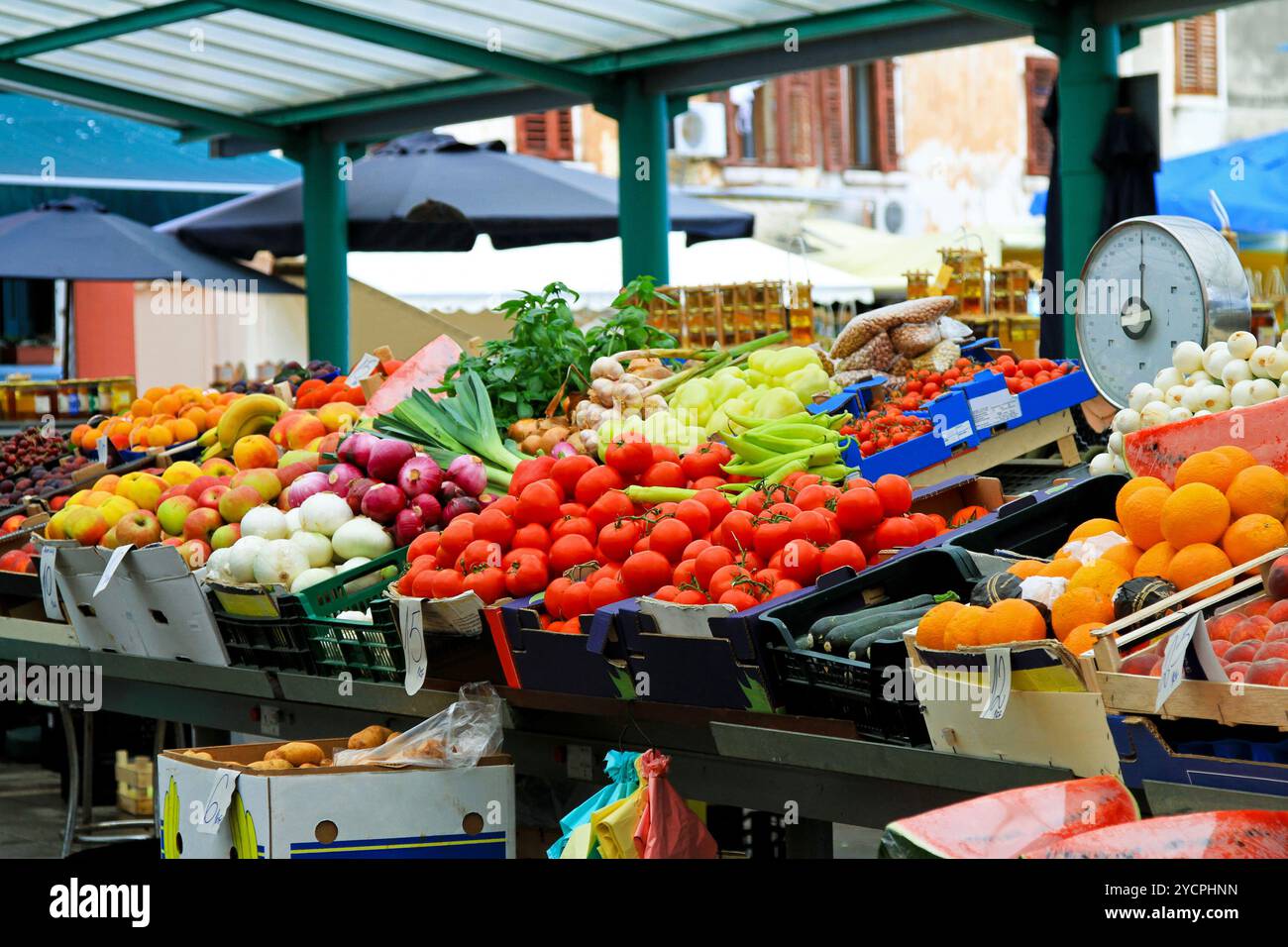 Fresh fruits and vegetables at farmers market Stock Photo - Alamy
