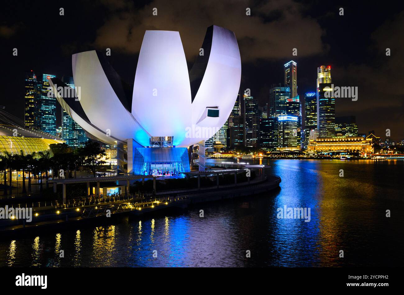 Singapore city lights artscience hi-res stock photography and images ...
