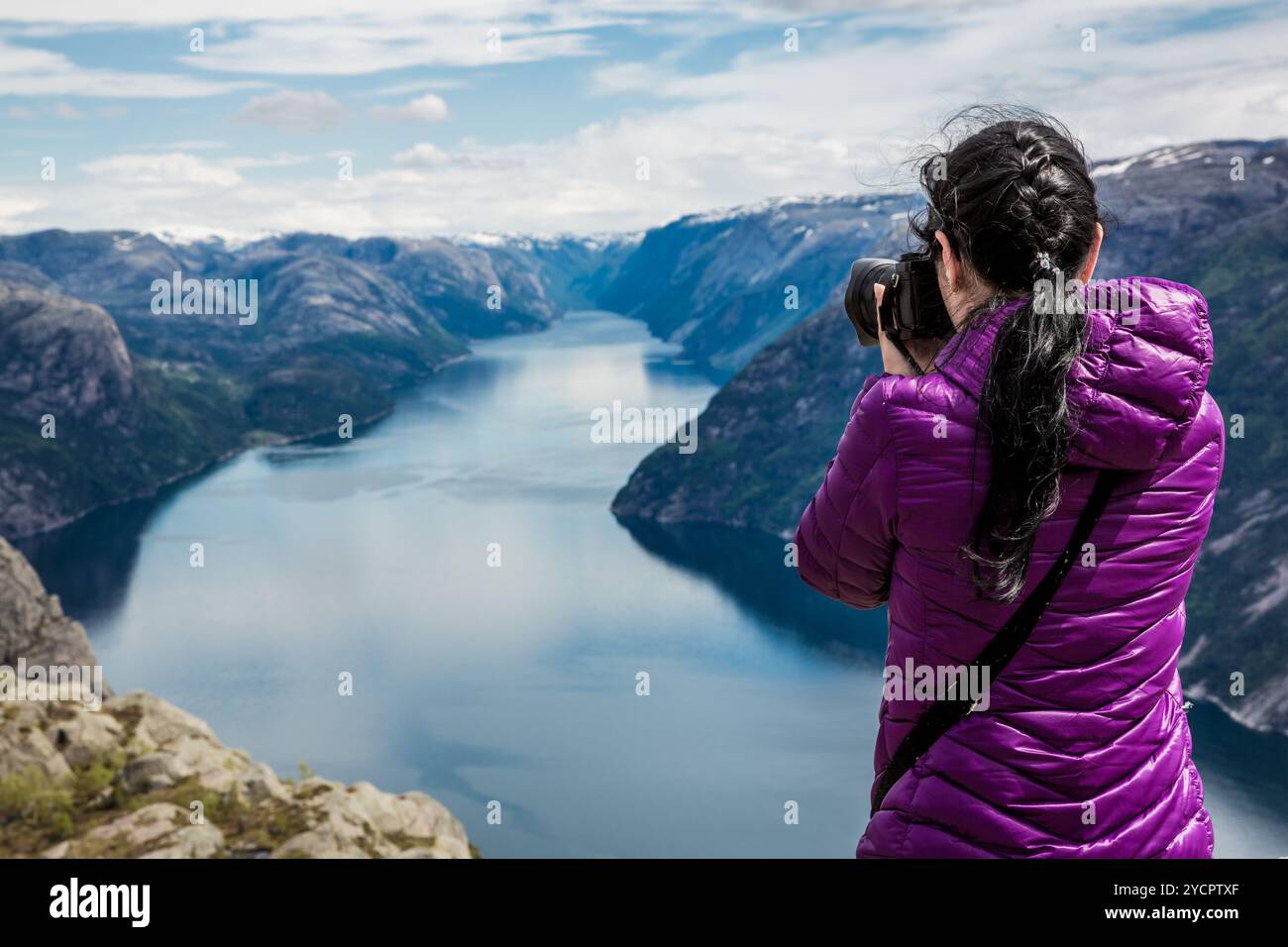 Female photographer blue hi-res stock photography and images - Alamy
