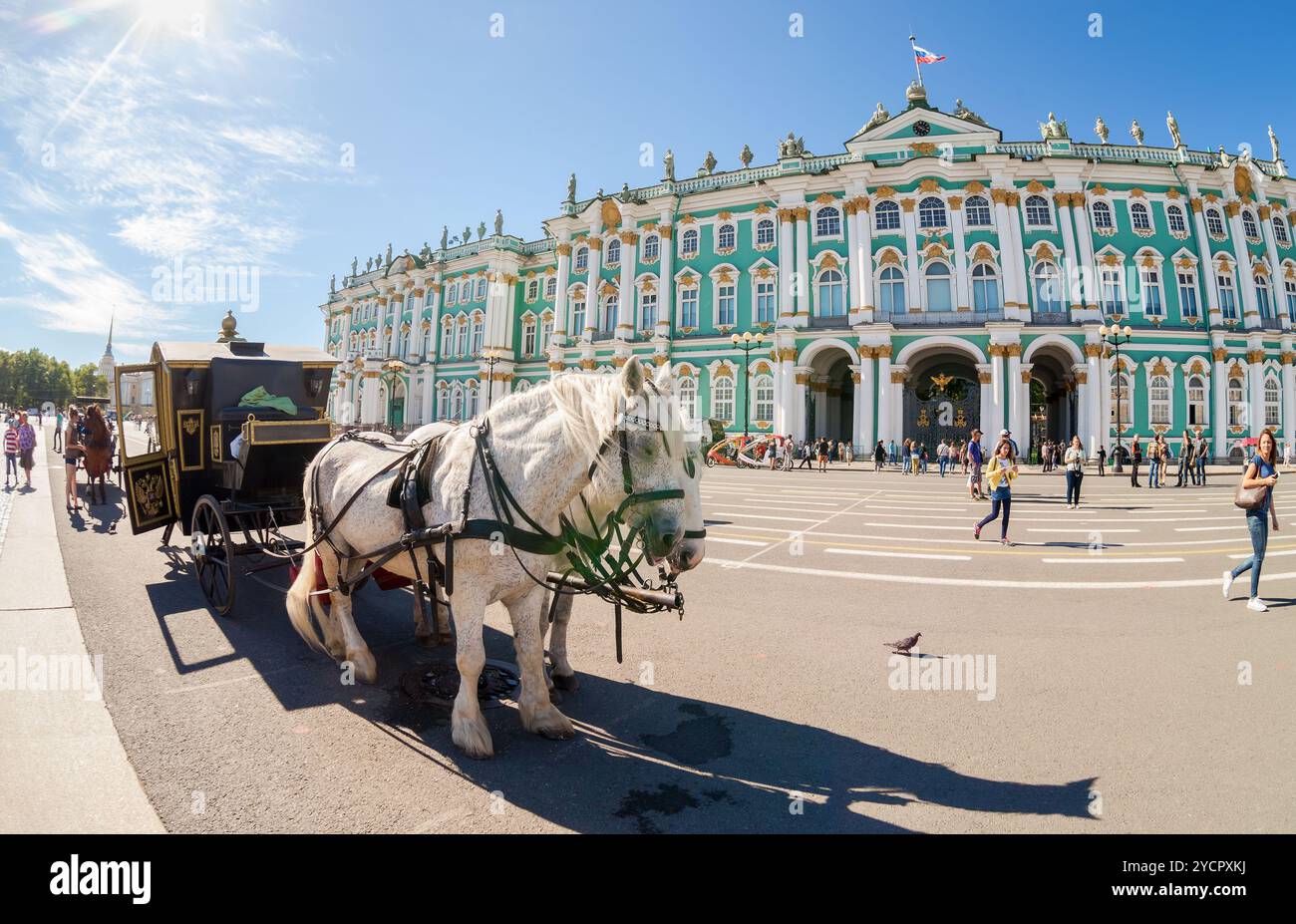 Horse drawn carriage stands hi-res stock photography and images - Alamy