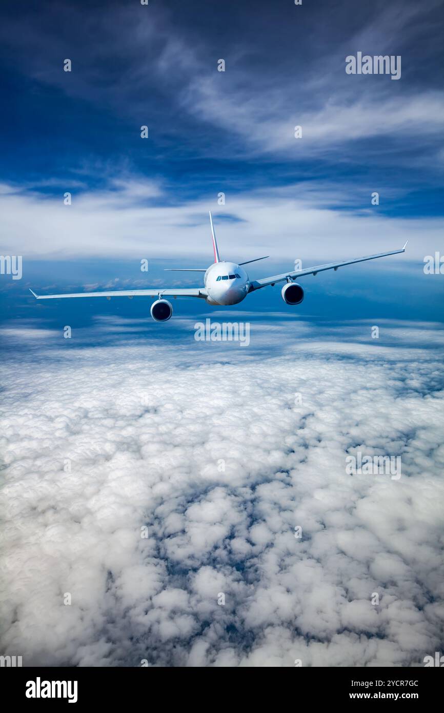 Passenger airliner in sky hi-res stock photography and images - Alamy