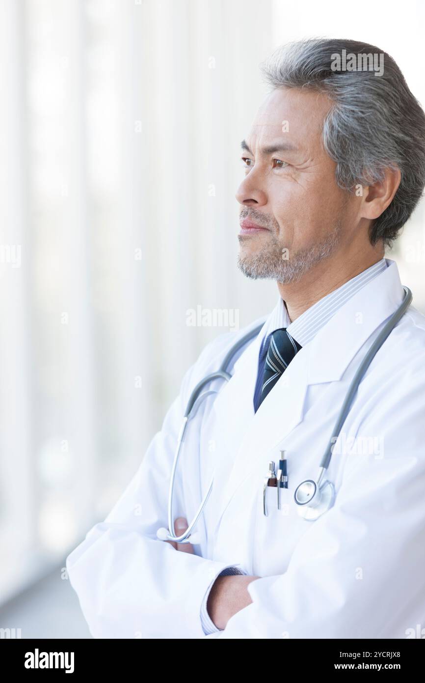 Senior doctor folded arms hi-res stock photography and images - Alamy