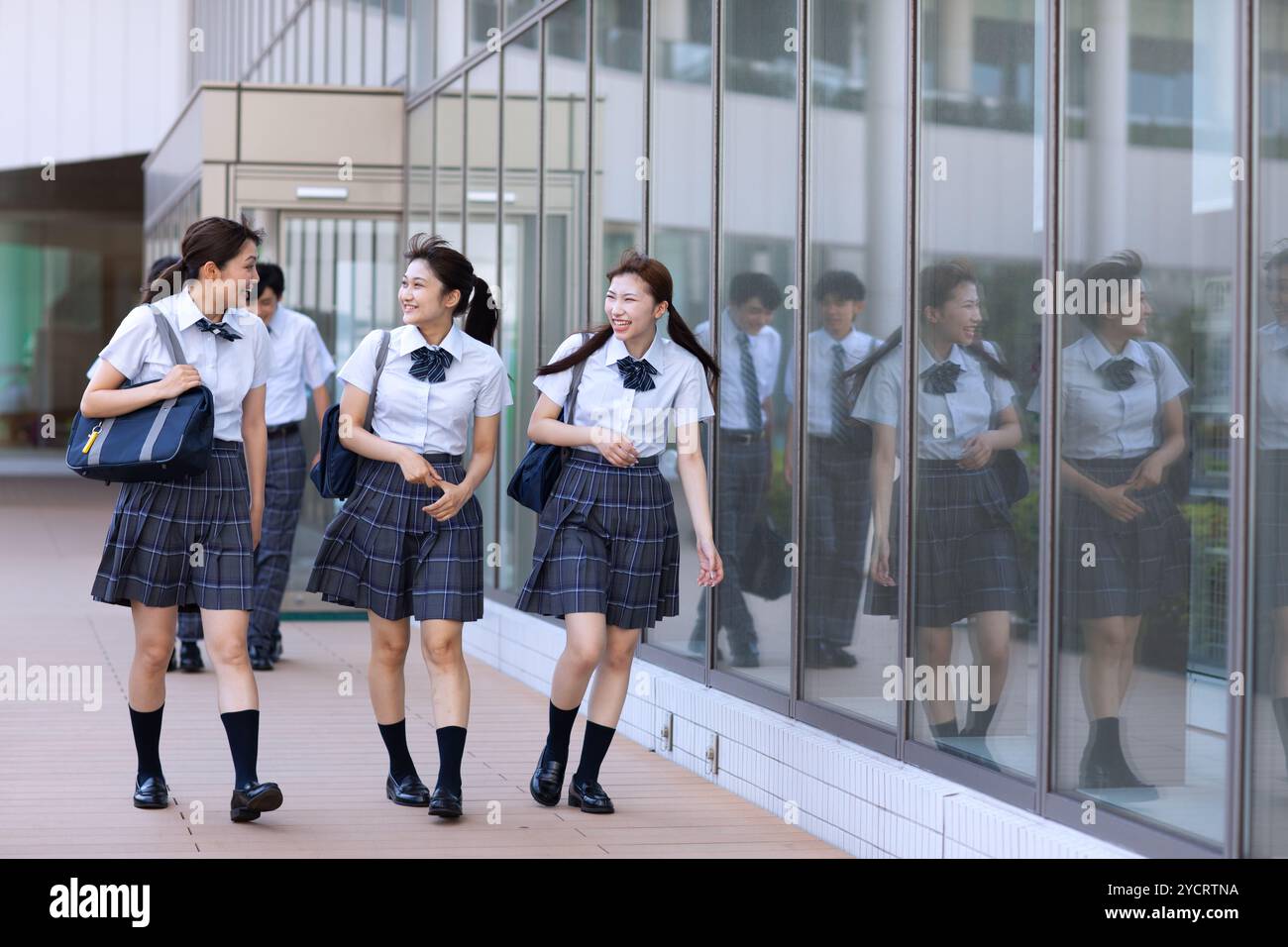 Group young japanese high school hi-res stock photography and images ...