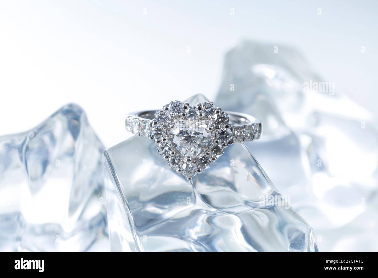 Heart shaped diamond rings hi-res stock photography and images - Alamy