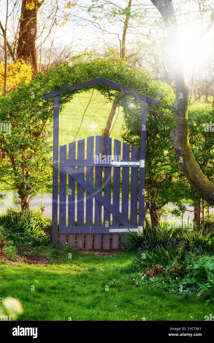 Wooden gate fence entrance park hi-res stock photography and images - Alamy