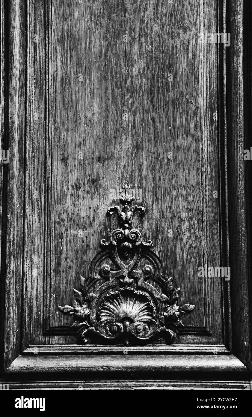 Luxury royal classic wooden door Black and White Stock Photos & Images ...