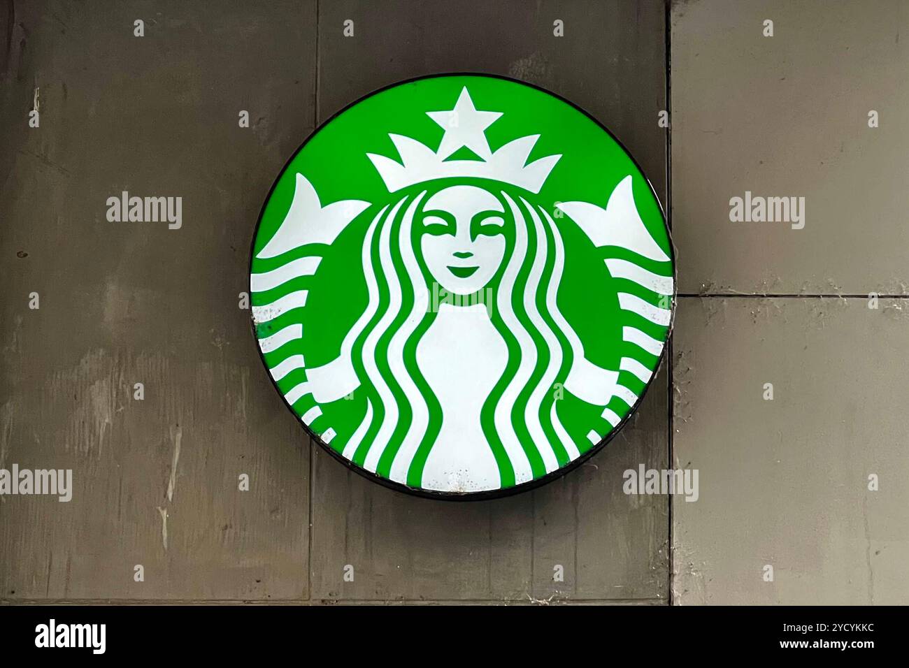 Und service hi-res stock photography and images - Alamy, image size:1300x956