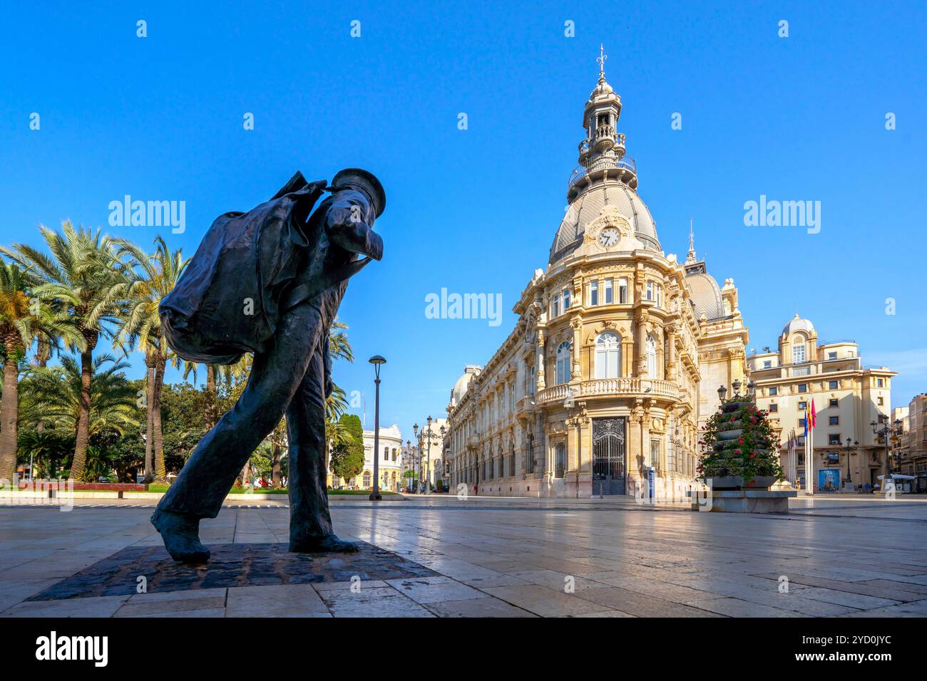 Statue of the sailor returning to cartagena hi-res stock photography ...