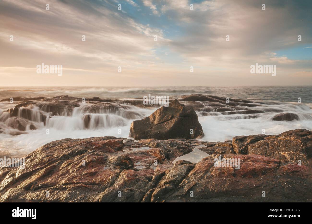 Ocean cascades hi-res stock photography and images - Alamy
