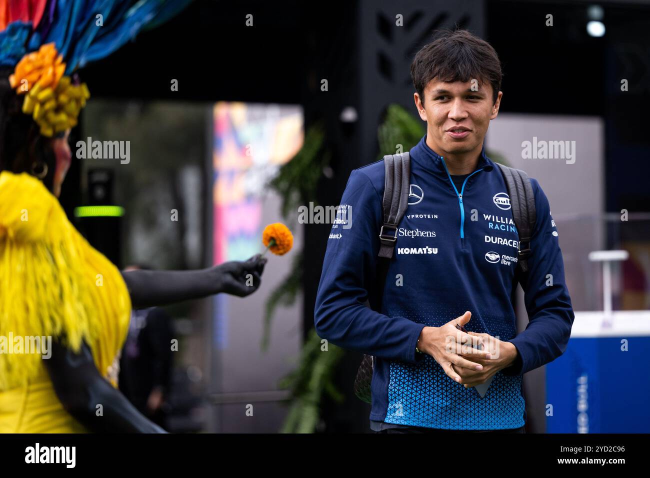 Blume Racing Alexander Albon (Williams Racing, Thailand, #23) bekommt eine ...