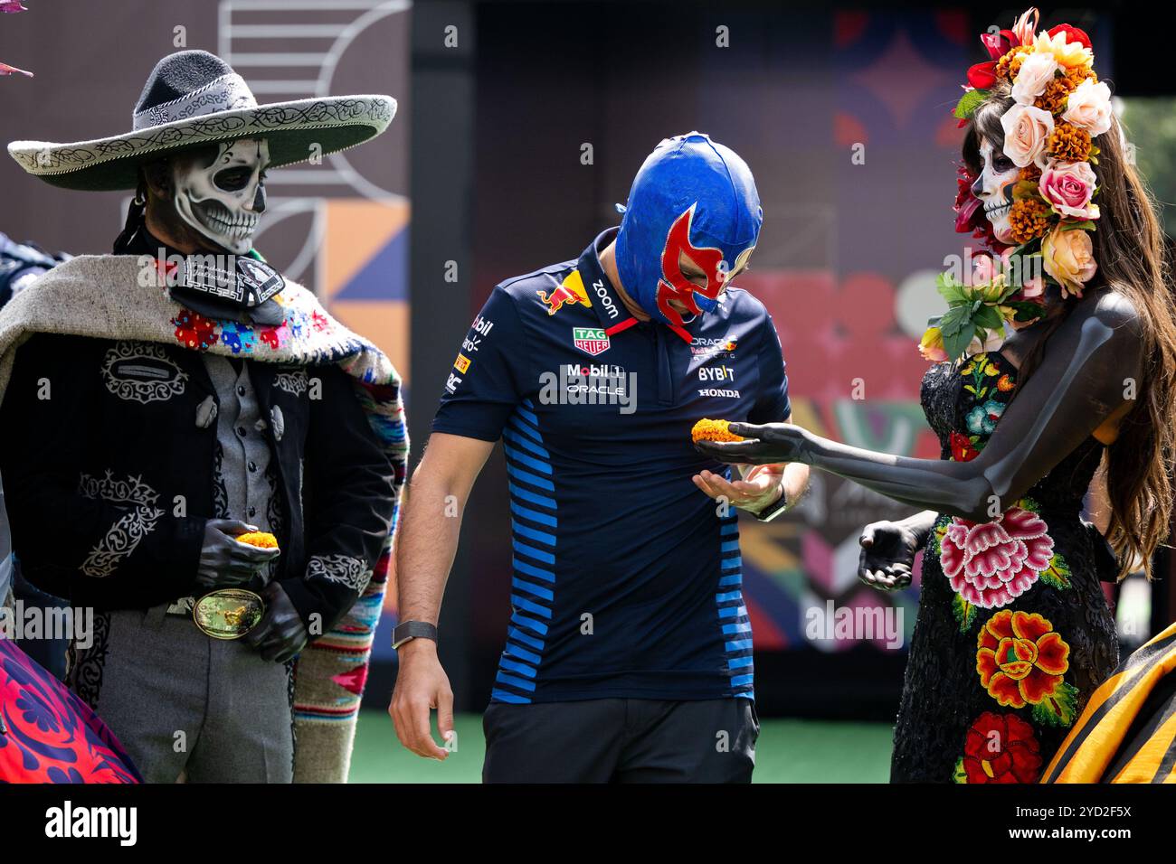 Blume Racing Sergio Checo Perez (Oracle Red Bull Racing, Mexiko, #11) bekommt eine ...