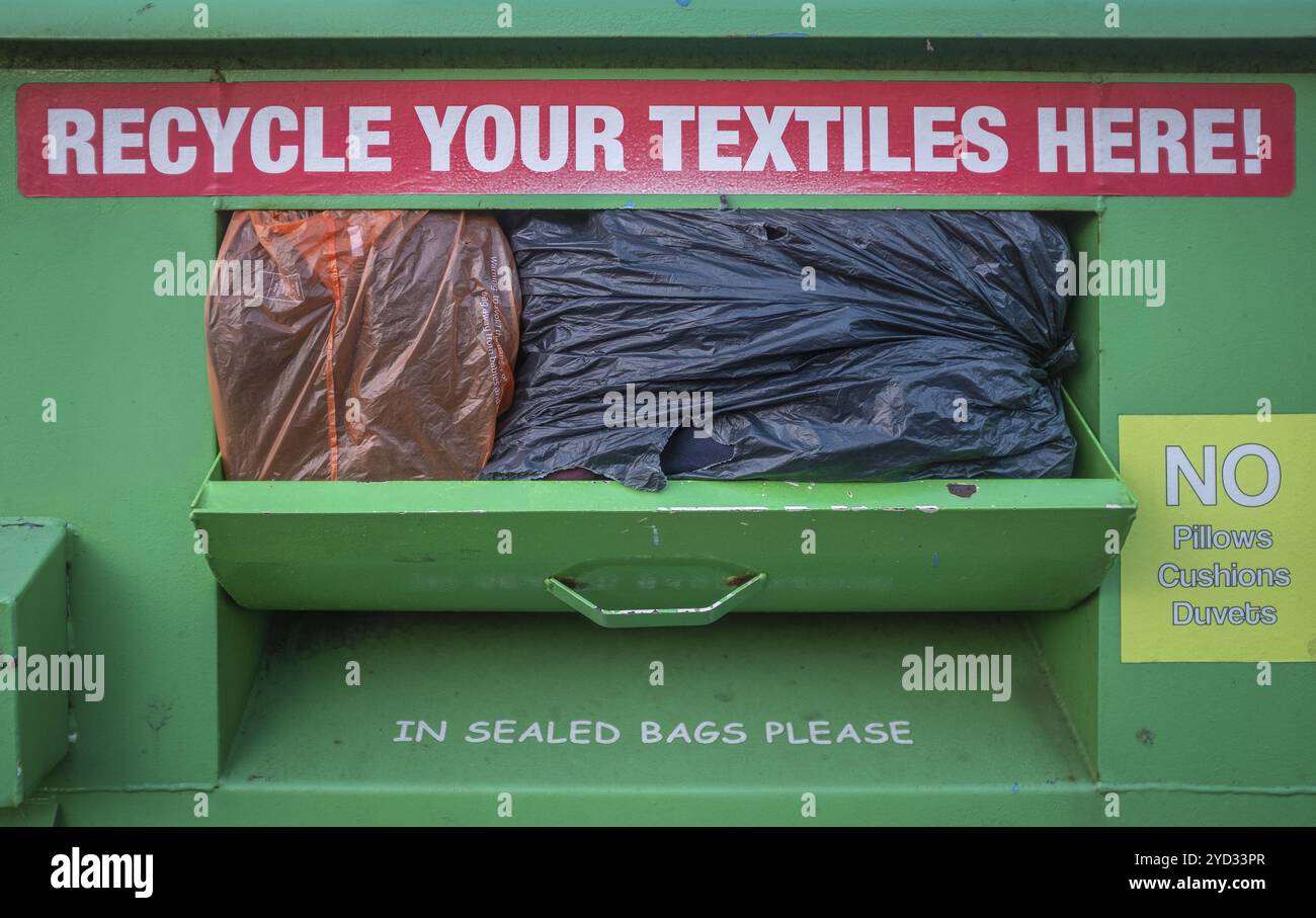 Overflowing Rag Container Overflow overflows overflowing hi-res stock photography and images - Alamy