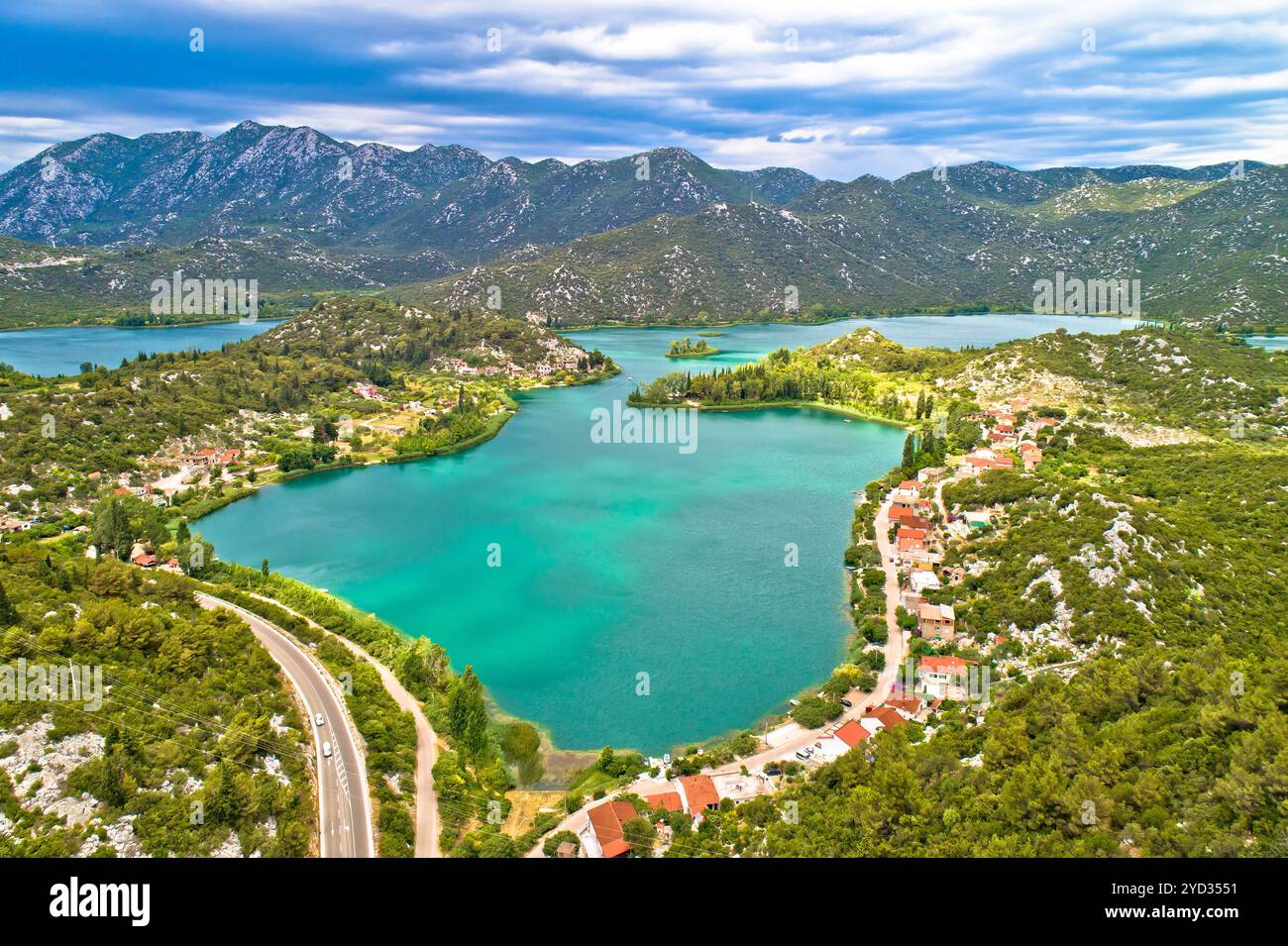 Lakes and landscape lakes hi-res stock photography and images - Alamy