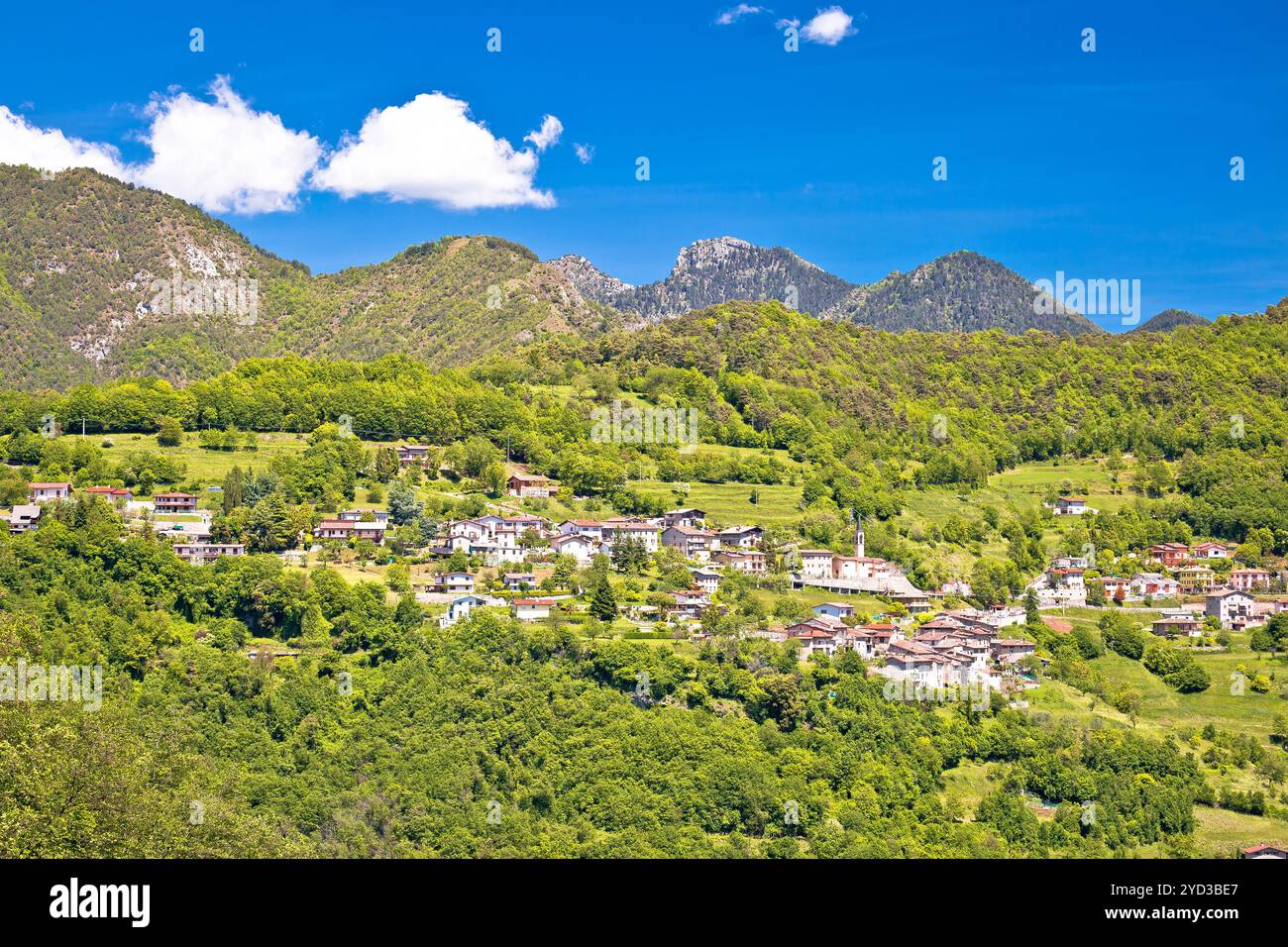 Above view cottage village hi-res stock photography and images - Alamy
