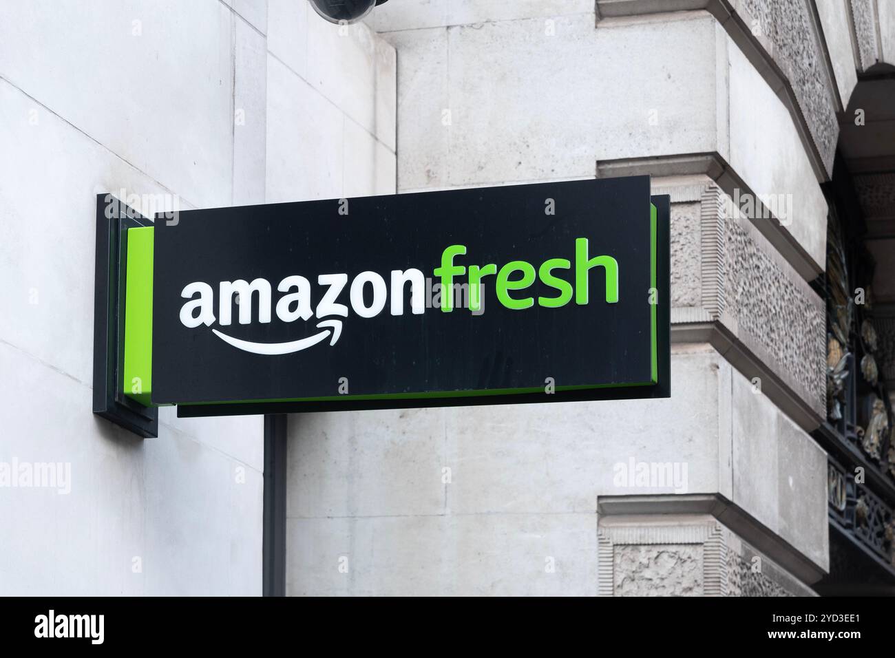 Amazon fresh store entrance hi-res stock photography and images - Alamy