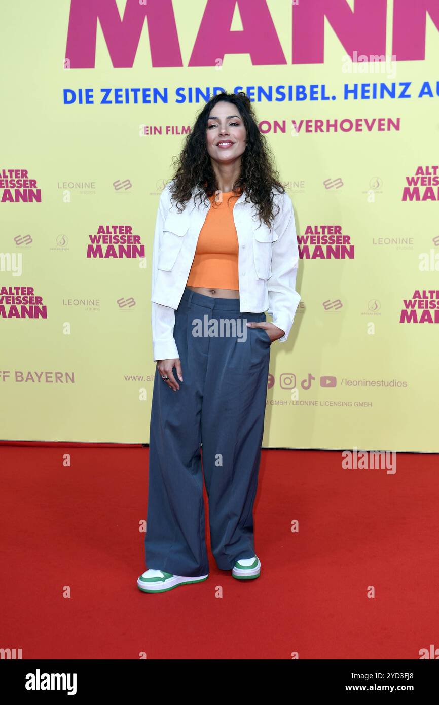 Amy Mußul bei der Premiere ALTER WEISSER MANN im ZOO Palast in Berlin ...