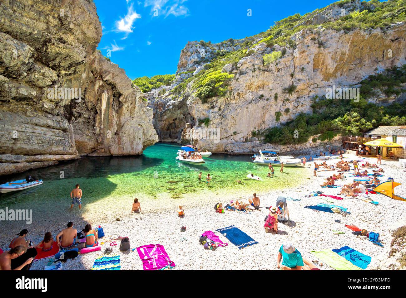Aerial ocean beach island rocks hi-res stock photography and images - Alamy