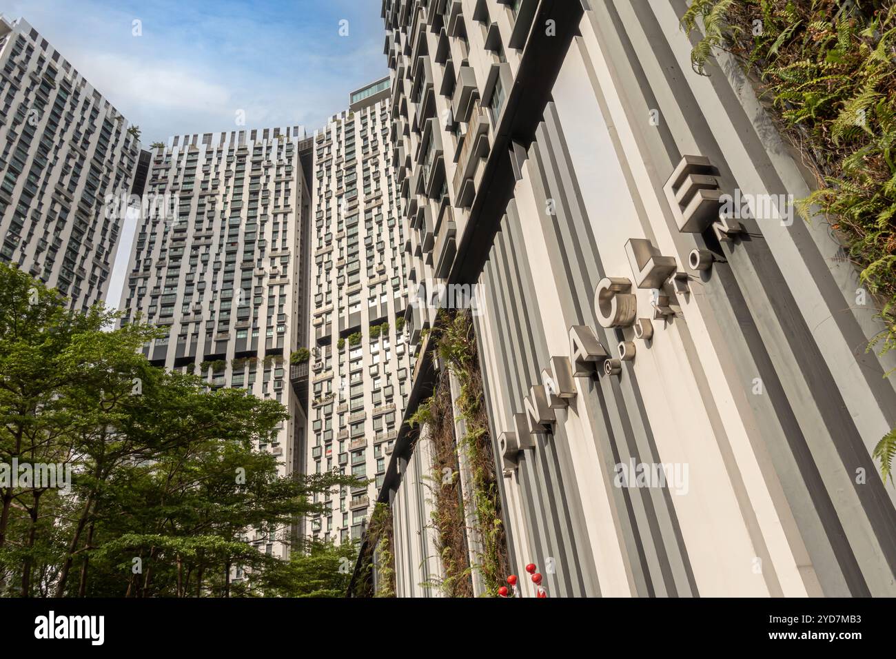 Pinnacle@duxton Rooftop The Pinnacle@Duxton, a 50-storey residential development in Singapore ...