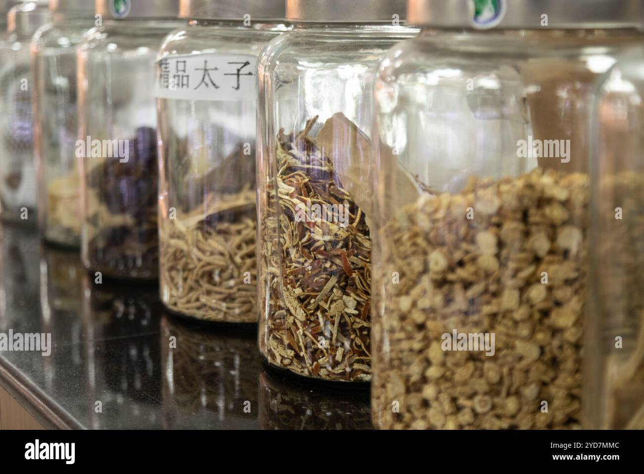 Interior chinese herbal drug shop hi-res stock photography and images ...