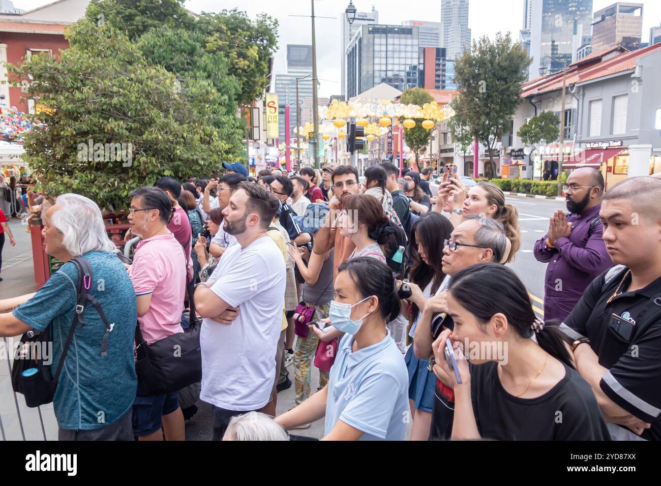 Large crowd gathered hi-res stock photography and images - Alamy