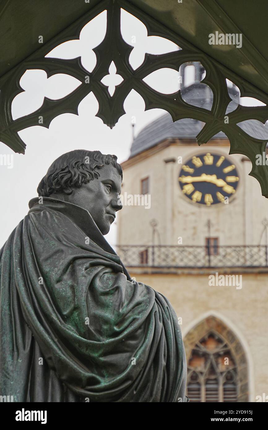 Luther Statue With St Mary s Church Wittenberg Stock Photo Alamy luther-statue-with-st-mary-s-church-wittenberg-stock-photo-alamy