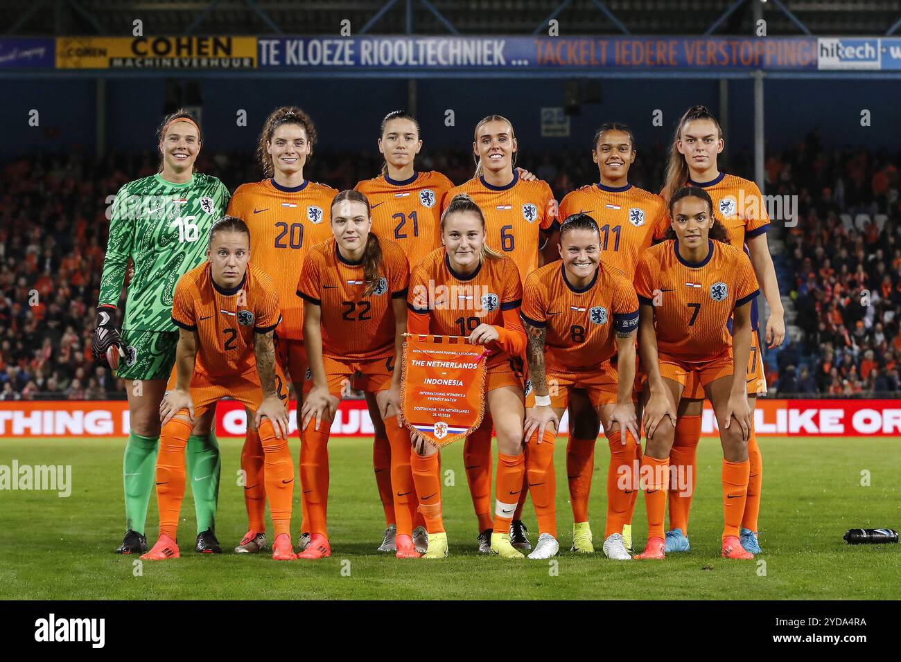 Row (l r) hi-res stock photography and images - Page 16 - Alamy, image size:1300x956