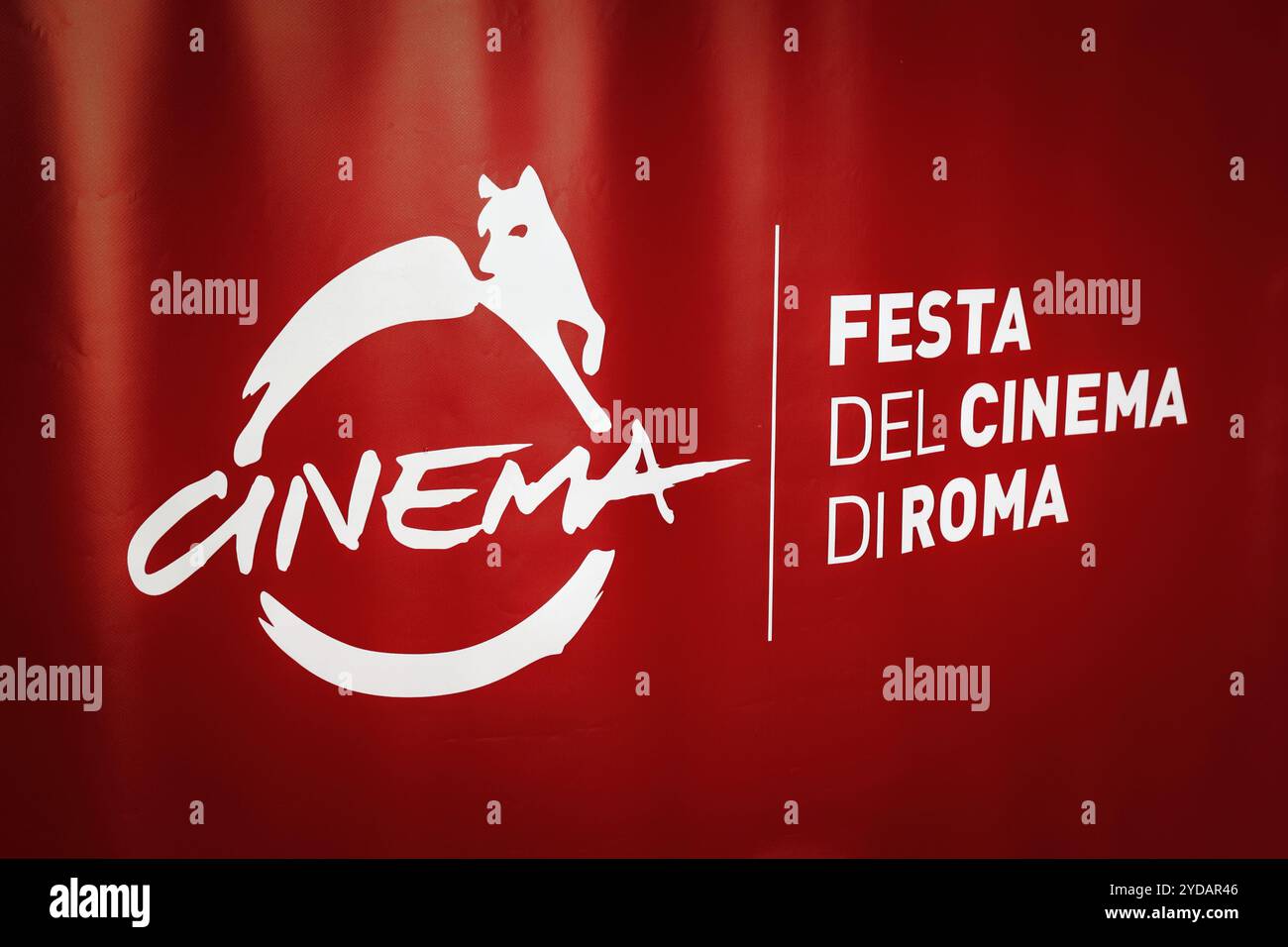 Film star logo hi-res stock photography and images - Alamy, image size:1300x956