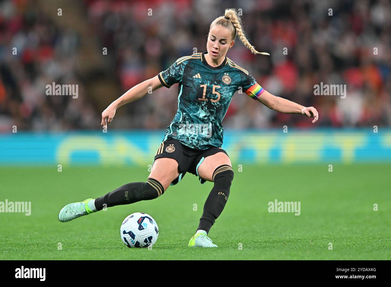 Giulia Gwinn (15 Germany) crosses the ball during the International Friendly match between England Women and Germany at Wembley Stadium, London on Friday 25th October 2024. (Photo: Kevin Hodgson | MI News) Credit: MI News & Sport /Alamy Live News Stock Photo