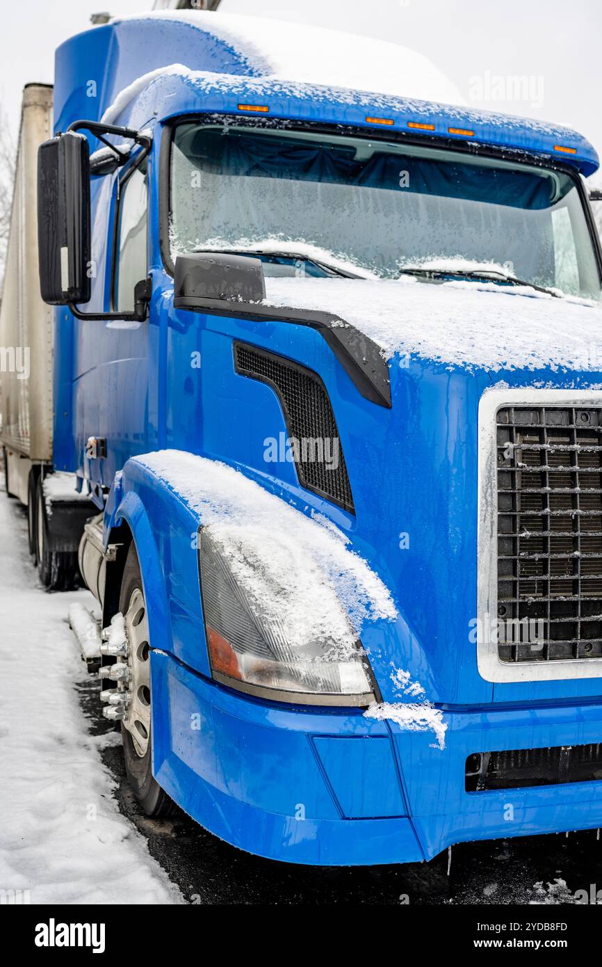 Industrial blue classic big rig semi truck tractor with extended hi-res ...