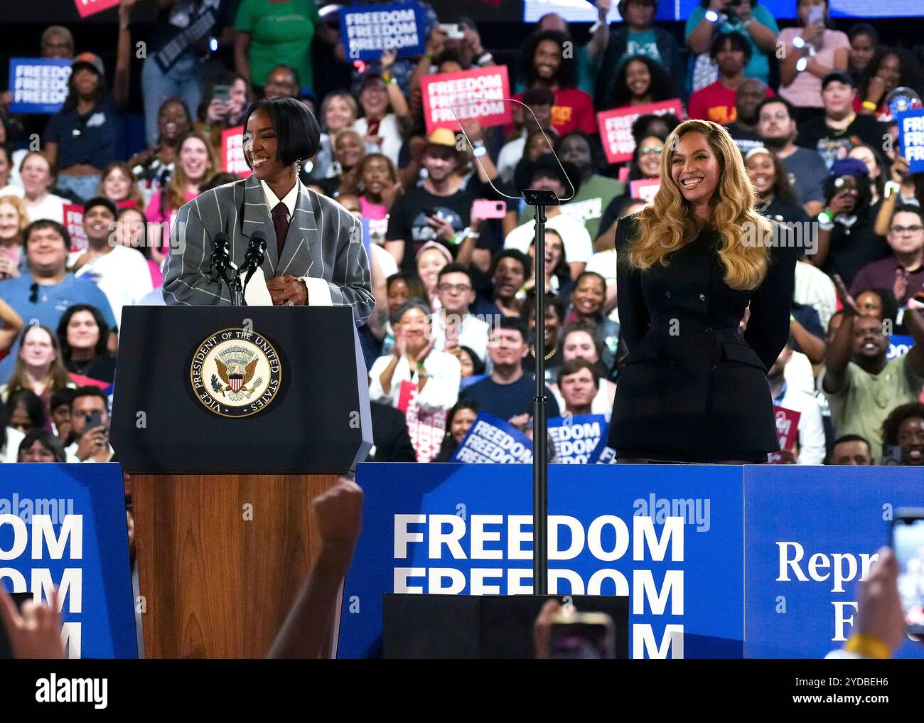 Houston, USA. 25th Oct, 2024. Musical artists Beyonce, right, and Kelly ...