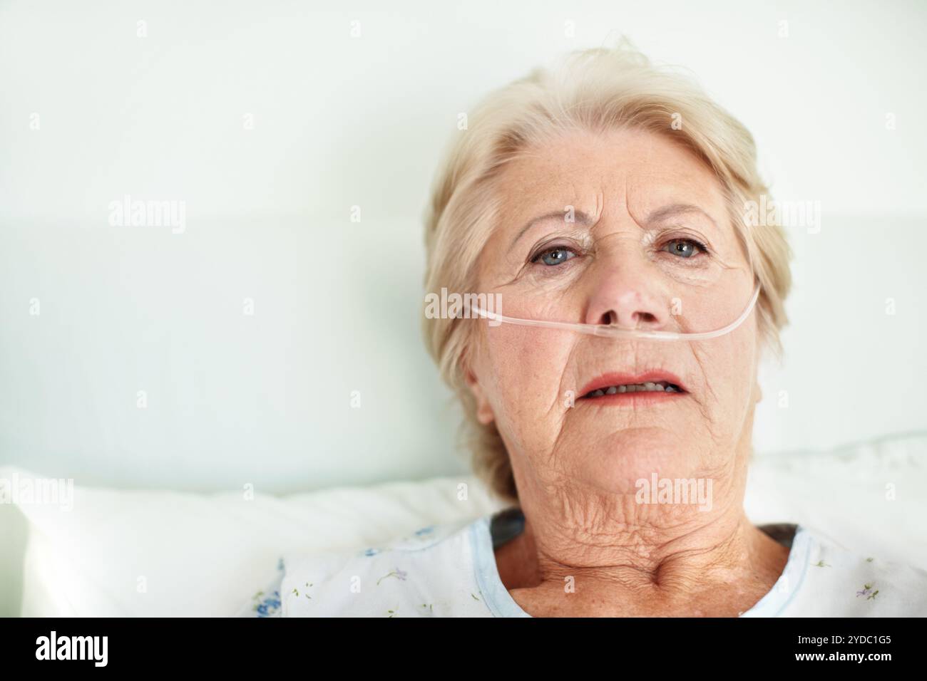 Medical thinking waiting old hi-res stock photography and images - Alamy