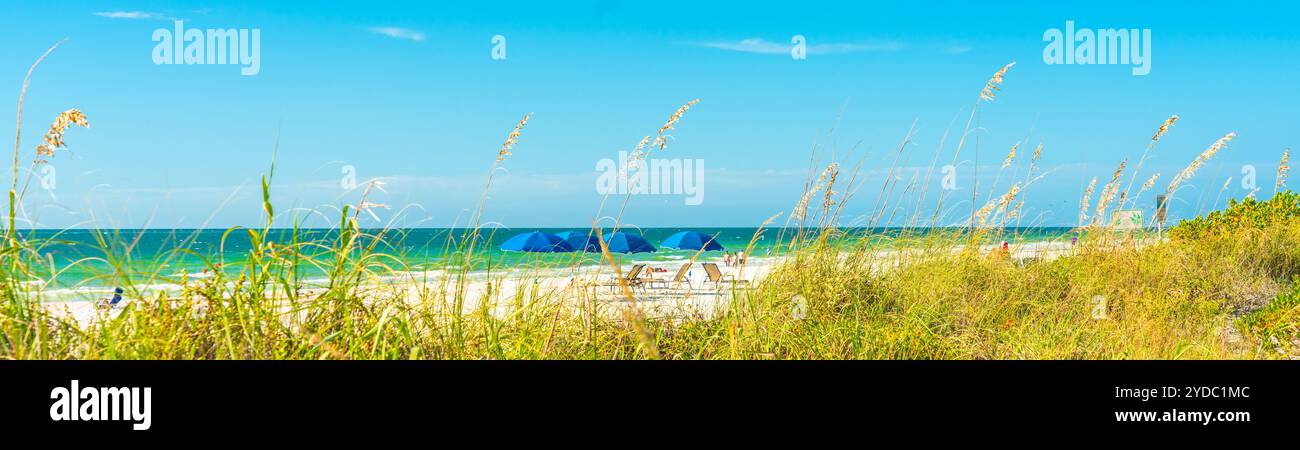 Sunny beach hi-res stock photography and images - Alamy