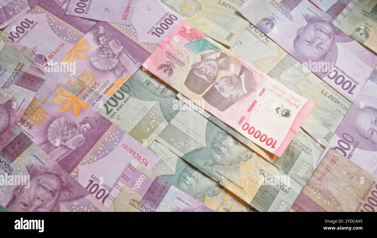インドネシア 2005(08)年 10000Rupiah 未使用 100枚束 '（Bank