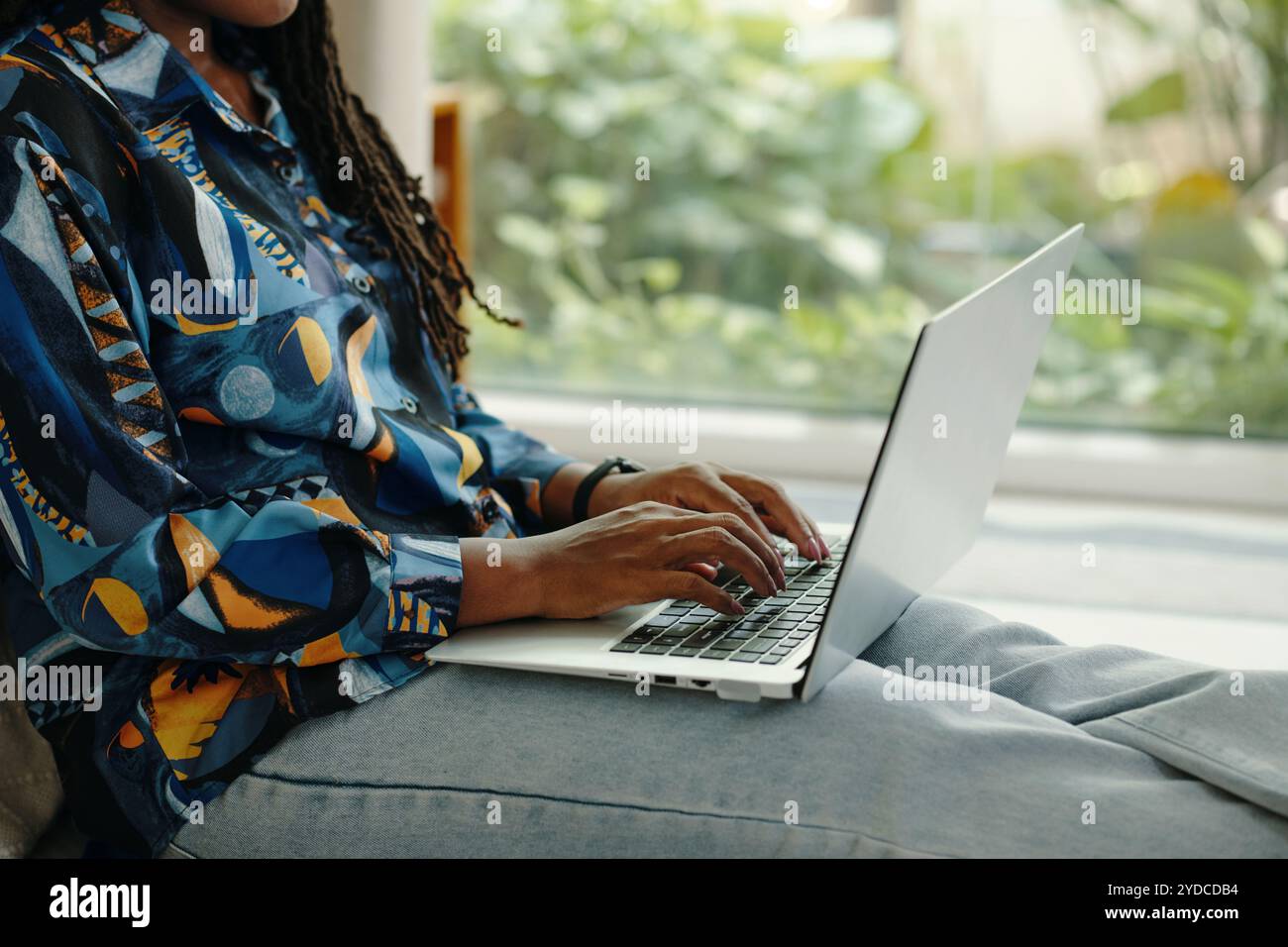 Modern african working woman hi-res stock photography and images - Alamy